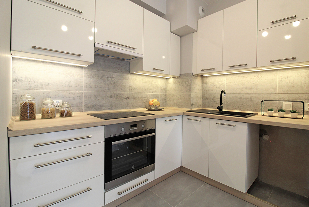 widok na zabudową kuchnię w luksusowym apartamencie na sprzedaż Kraków