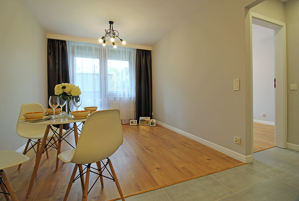 elegancka aranżacja i projekt salonu w ekskluzywnym apartamencie do sprzedaży Kraków