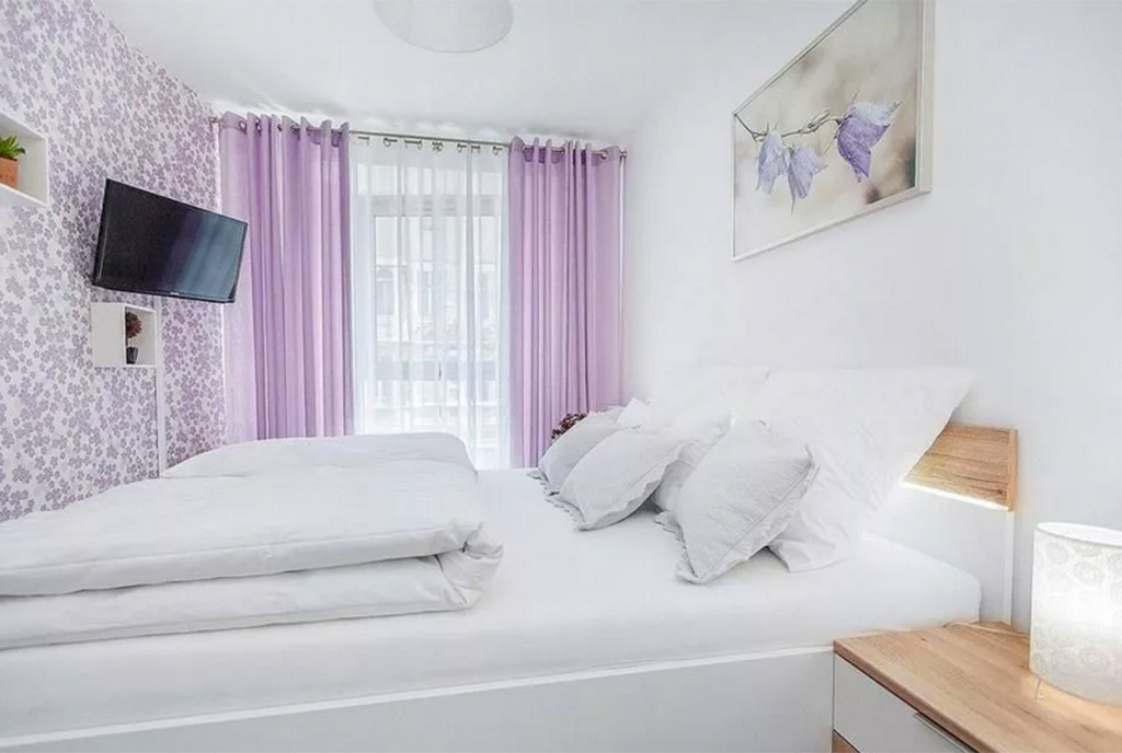 elegancka, zaciszna sypialnia w luksusowym apartamencie do sprzedaży Szczecin