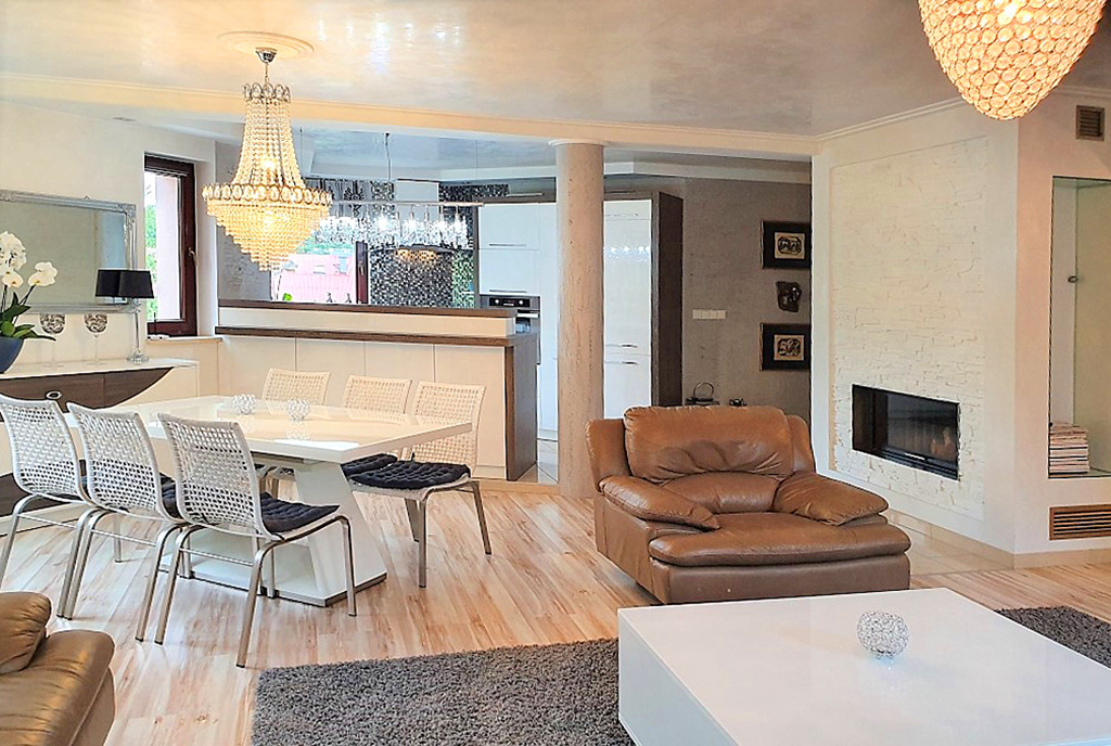 widok na komfortowe wnętrze w luksusowym apartamencie do sprzedaży Ustroń