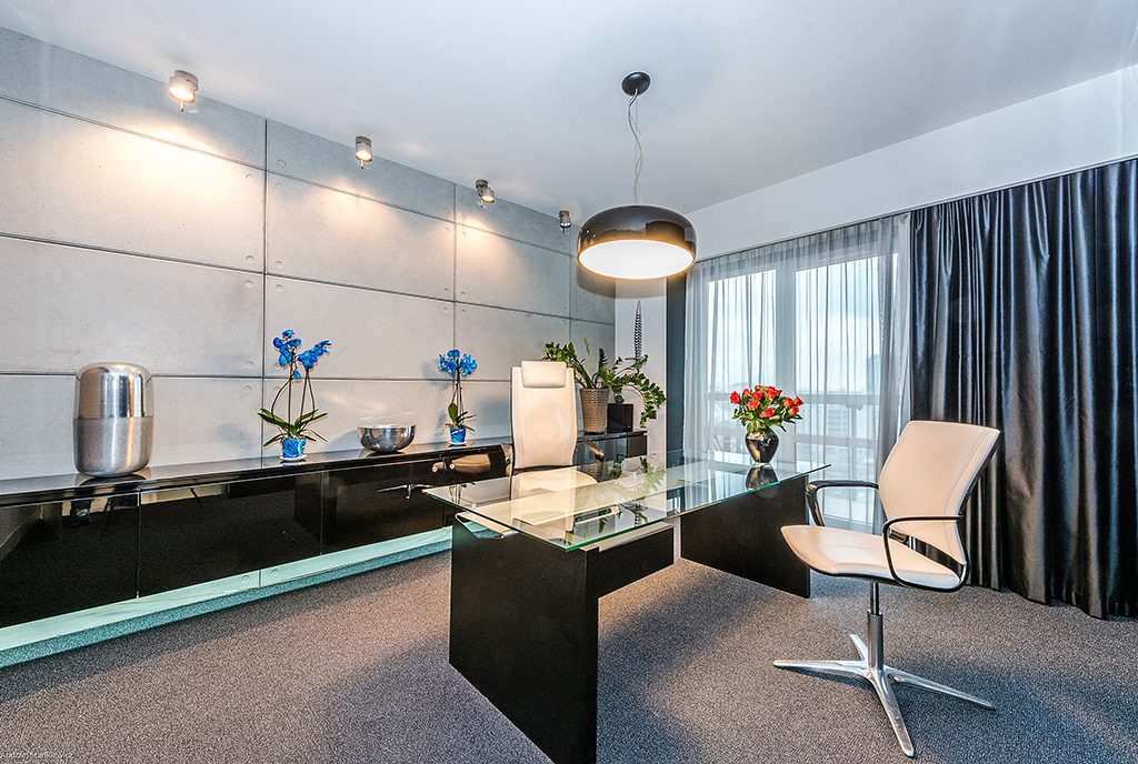 nowoczesny salon w ekskluzywnym apartamencie do sprzedaży Warszawa