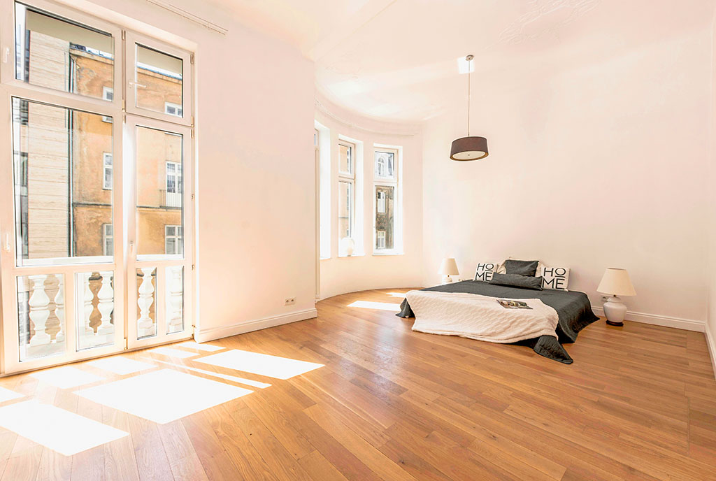 przestronna sypialnia w ekskluzywnym apartamencie do sprzedaży Warszawa