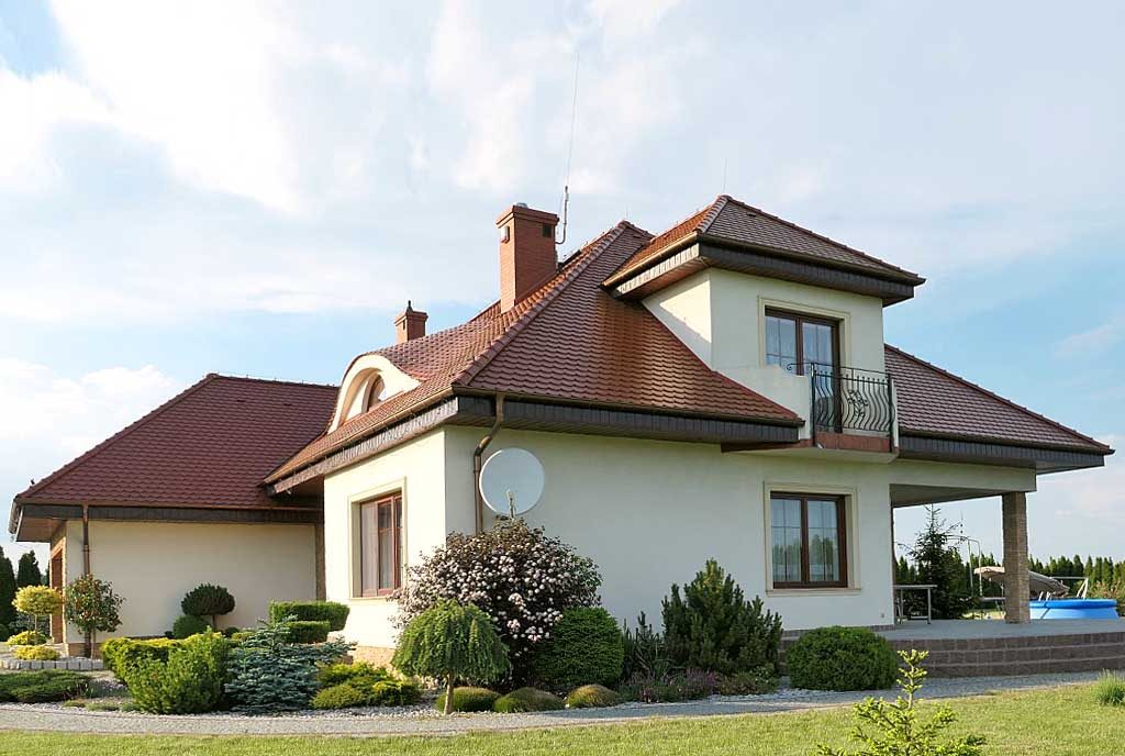 widok od strony ogrodu na luksusową willę do sprzedaży Kwidzyn (okolice)