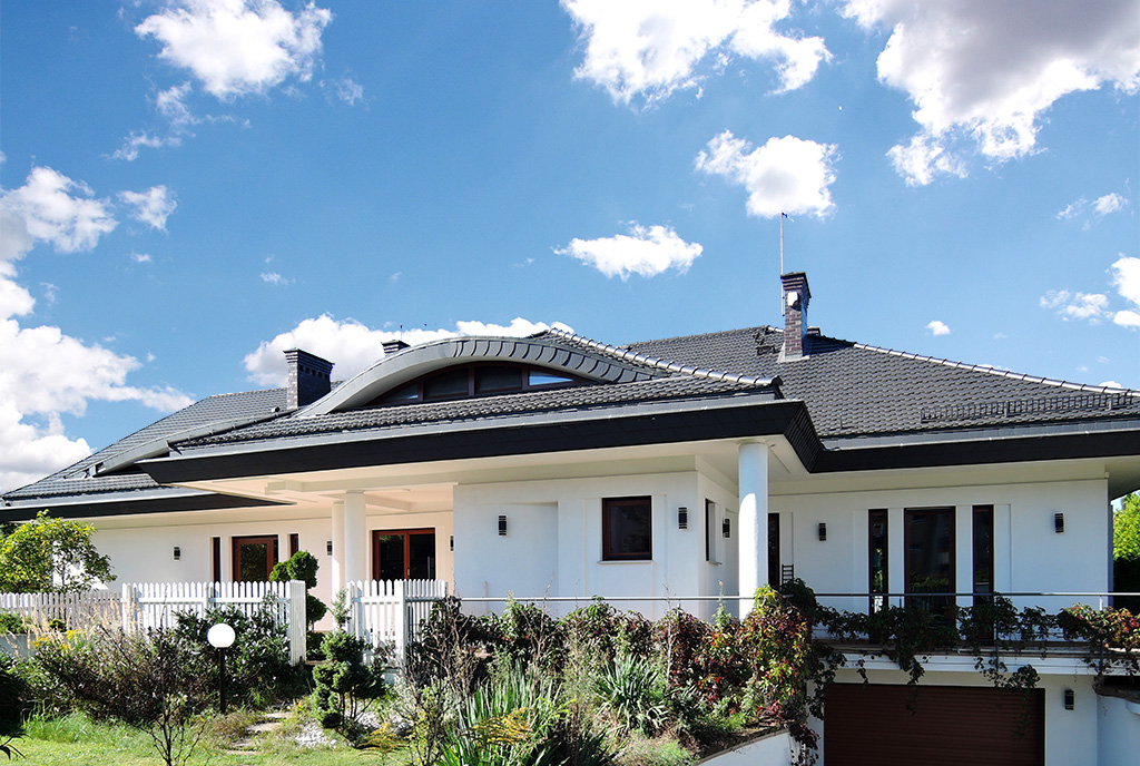 front i reprezentacyjne wejście do ekskluzywnej willi do wynajmu Częstochowa