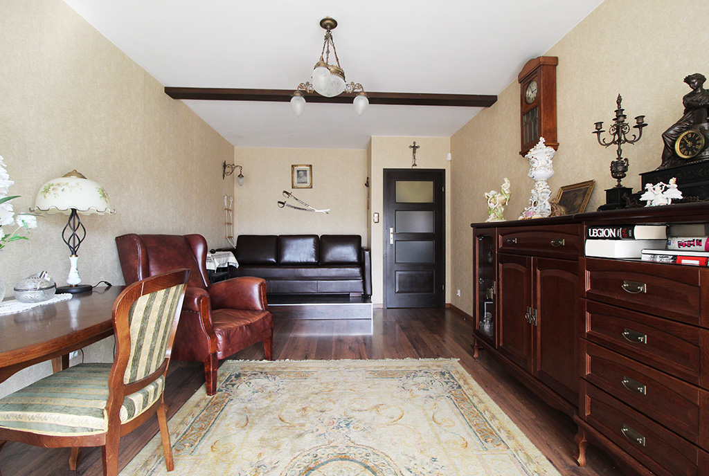 eleganckie wnętrze salonu w ekskluzywnym apartamencie do sprzedaży Kraków