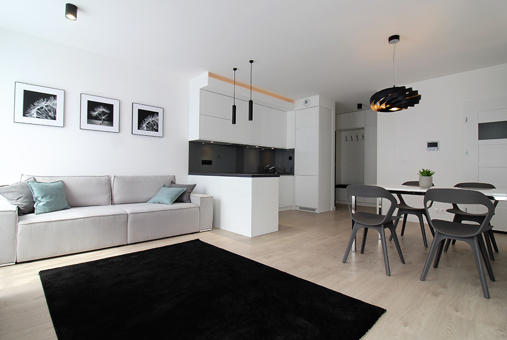 widok z salonu na aneks kuchenny w luksusowym apartamencie do wynajmu Kraków