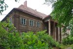 widok od strony drogi dojazdowej do ekskluzywnego pałacu na sprzedaż Wielkopolska