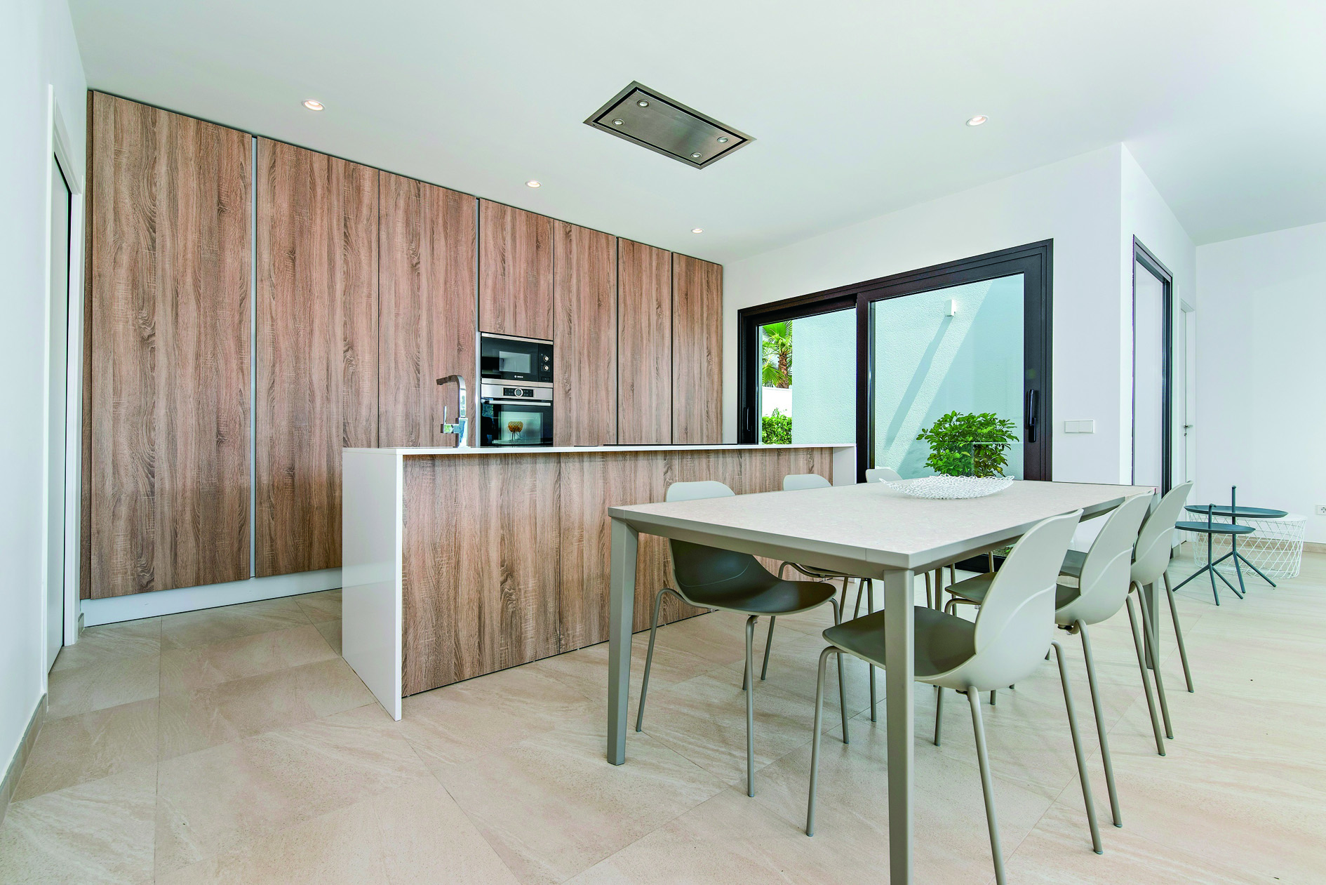 na zdjęciu aneks kuchenny w luksusowej rezydencji do sprzedaży Pilar De La Horadad (Hiszpania)