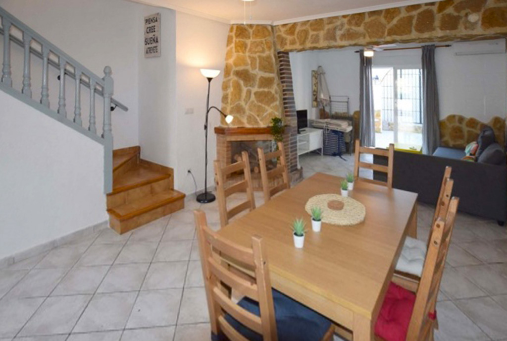 widok na jadalnię i salon w luksusowej willi do sprzedaży Hiszpania (Costa Blanca, Torrevieja)