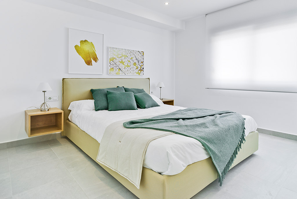 komfortowa i zaciszna sypialnia w luksusowym apartamencie do sprzedaży Pilar De La Horadad, Alicante (Hiszpania)