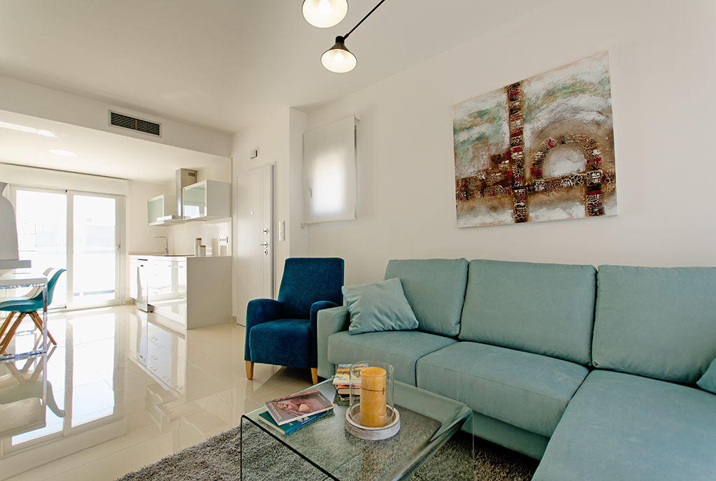widok z innej perspektywy na ekskluzywny salon w luksusowym apartamencie do sprzedaży Hiszpania sprzedaż