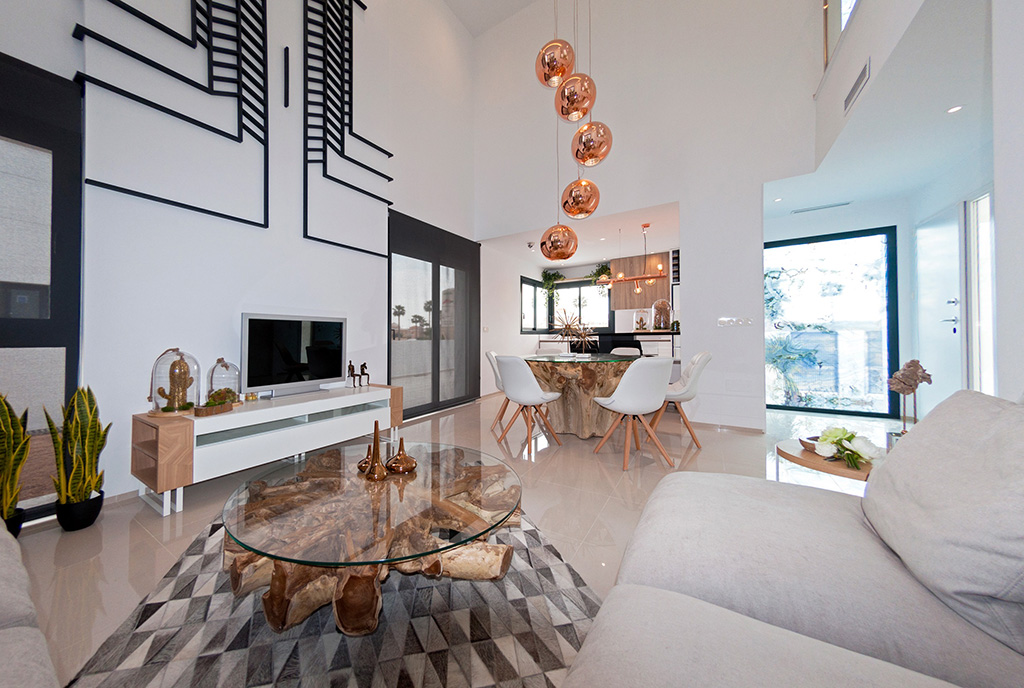 fragment salonu w luksusowej willi na sprzedaż Hiszpania (Ciudad Quesad)