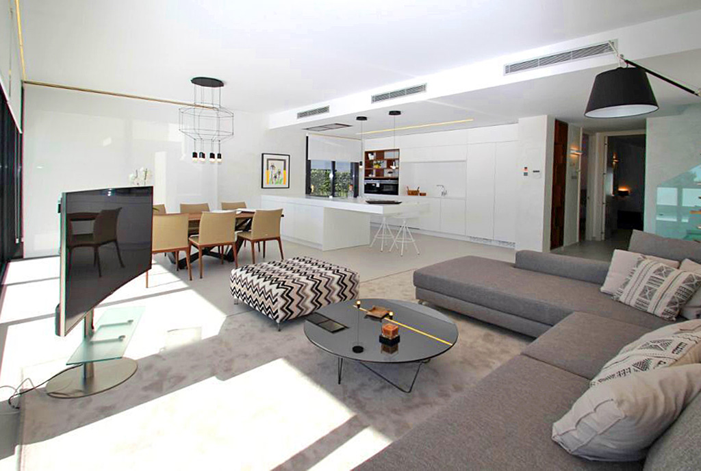 prestiżowe wnętrze salonu w ekskluzywnej willi do sprzedaży Hiszpania (San Miguel De Las Salina)