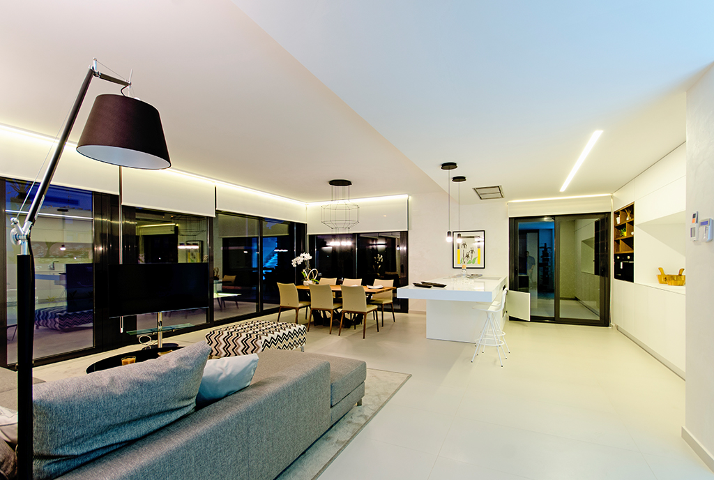 komfortowy salon w ekskluzywnej willi do sprzedaży Hiszpania (Campoamo)