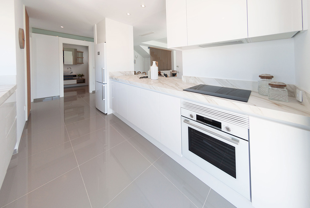 kuchnia w zabudowie w luksusowej willi na sprzedaż Hiszpania (Ciudad Quesad)