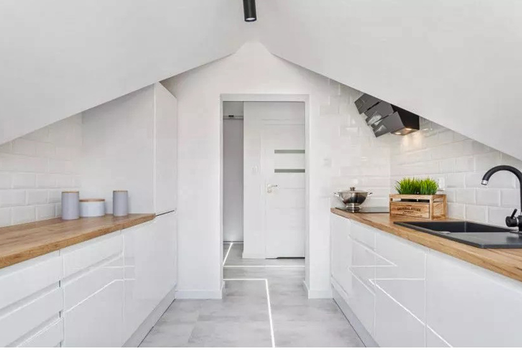 zabudowana funkcjonalnie kuchnia w luksusowym apartamencie do sprzedaży Gdynia