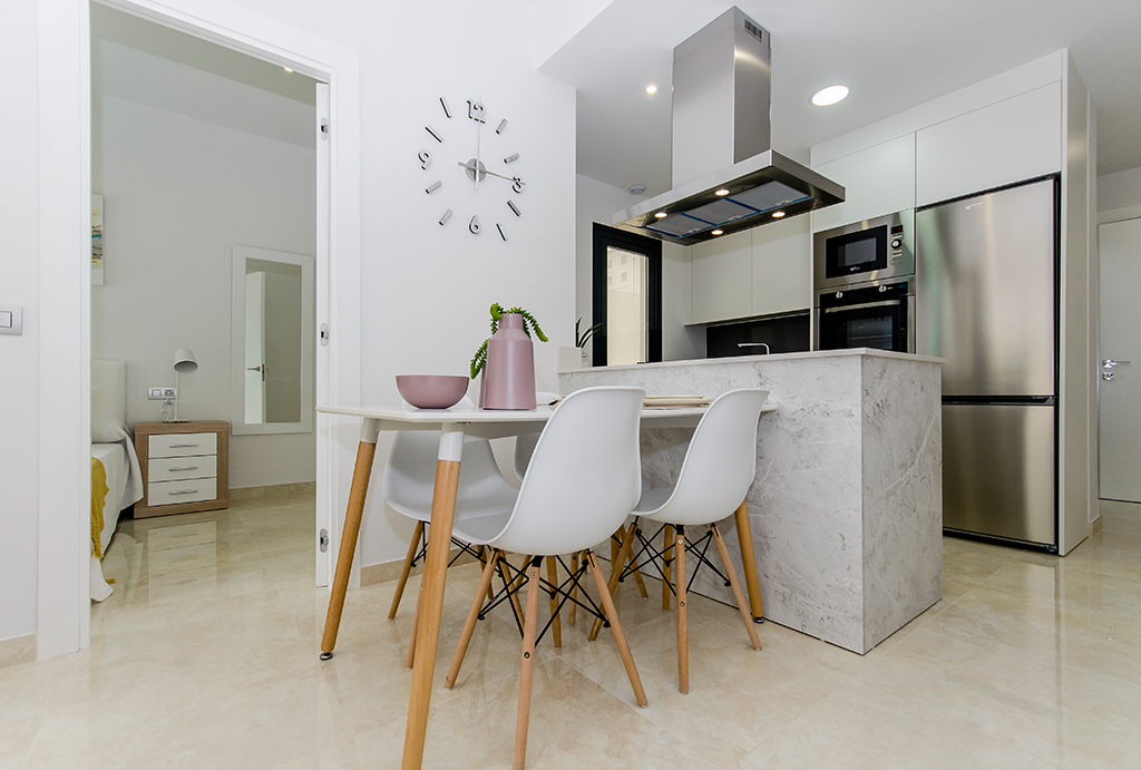 zabudowana nowocześnie kuchnia w ekskluzywnym apartamencie do sprzedaży Hiszpania (Torreviej)