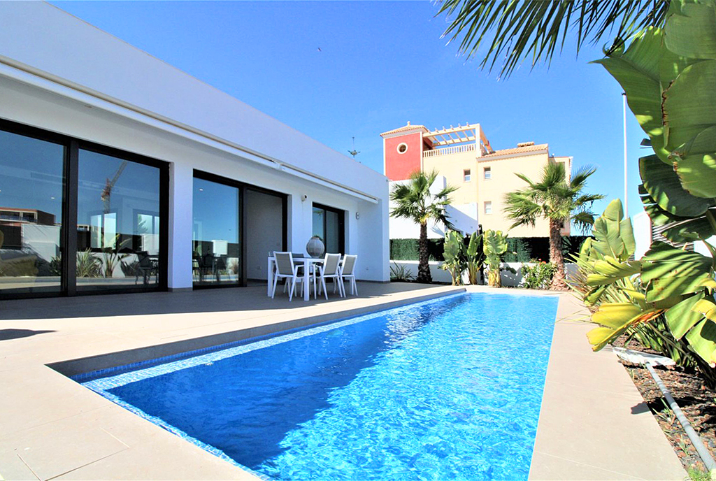 basen przy luksusowej willi do sprzedaży Hiszpania (Santiago De La Riber)