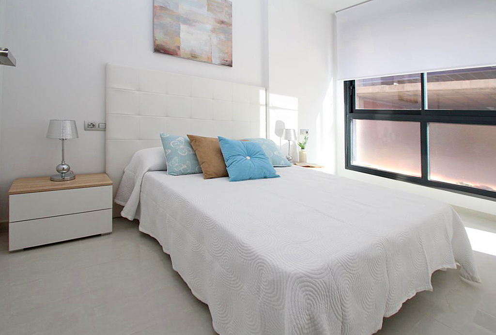 zaciszna, prywatna sypialnia w luksusowym apartamencie do sprzedaży Torreviej (Hiszpania)