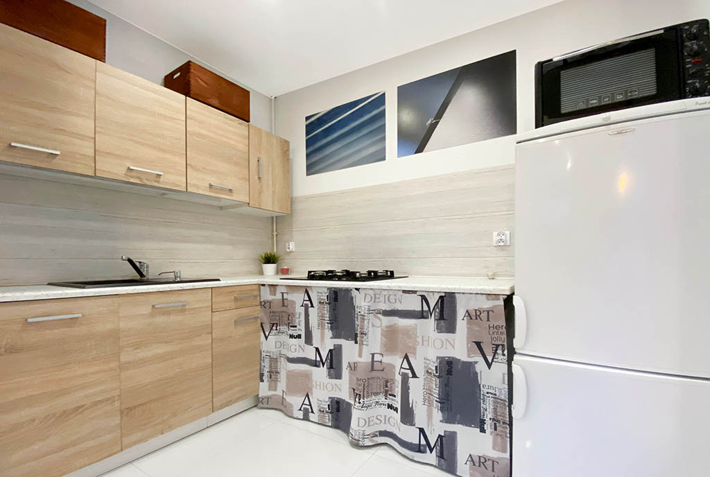 funkcjonalnie zabudowana kuchnia w luksusowym apartamencie do wynajmu Gliwice (okolice)