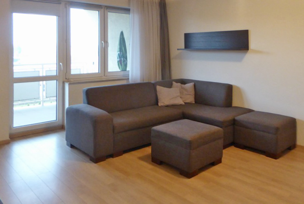 widok na salon w luksusowym apartamencie do wynajmu Piotrków Trybunalski