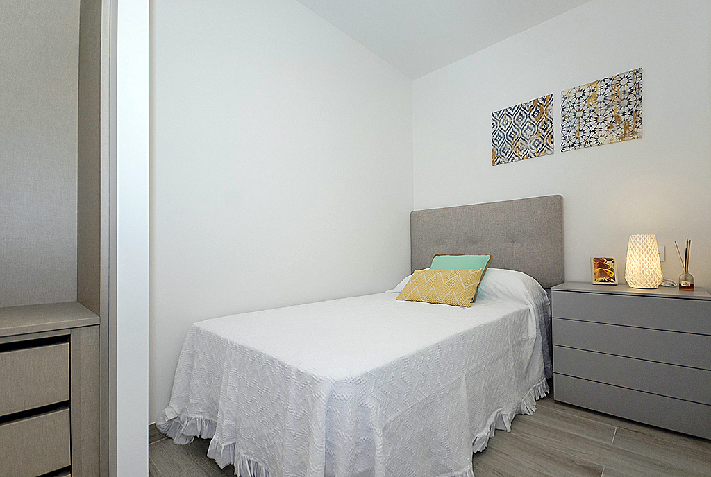 zaciszna sypialnia w luksusowym apartamencie do sprzedaży Hiszpania (Orihuel)