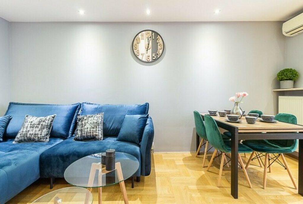 fragment salonu oraz jadalni w luksusowym apartamencie na sprzedaż Kraków