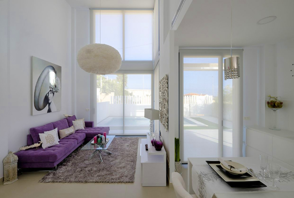 na zdjęciu salon w luksusowej willi na sprzedaż Hiszpania (Torreviej)