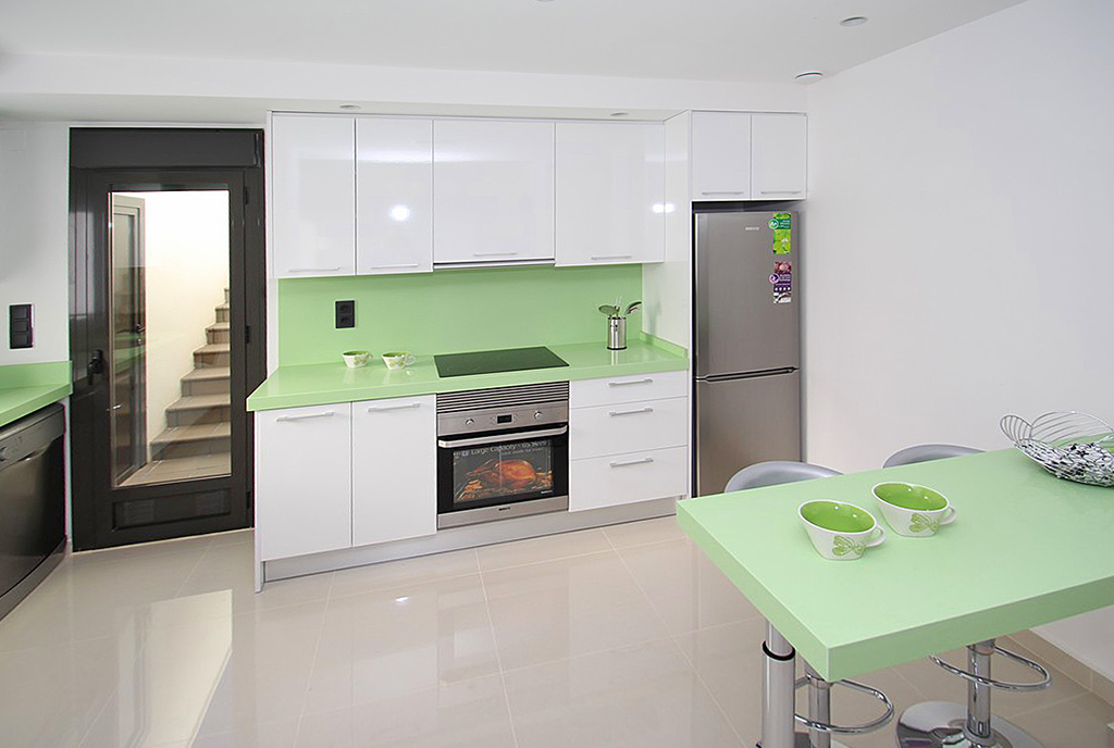 kuchnia w zabudowie w ekskluzywnej willi do sprzedaży Hiszpania (Lorca)