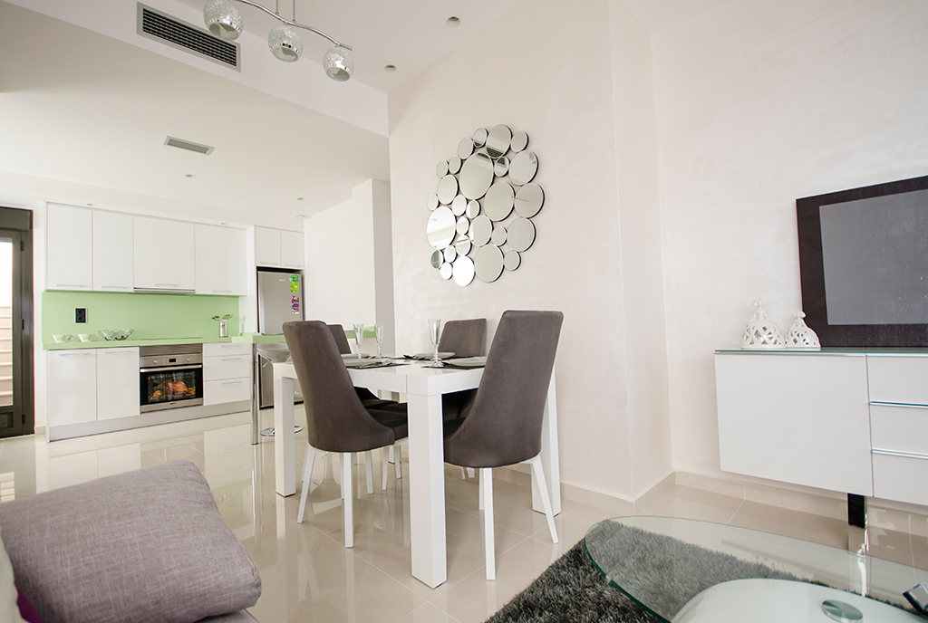 na zdjęciu jadalnia w ekskluzywnej willi do sprzedaży Hiszpania (Lorca)