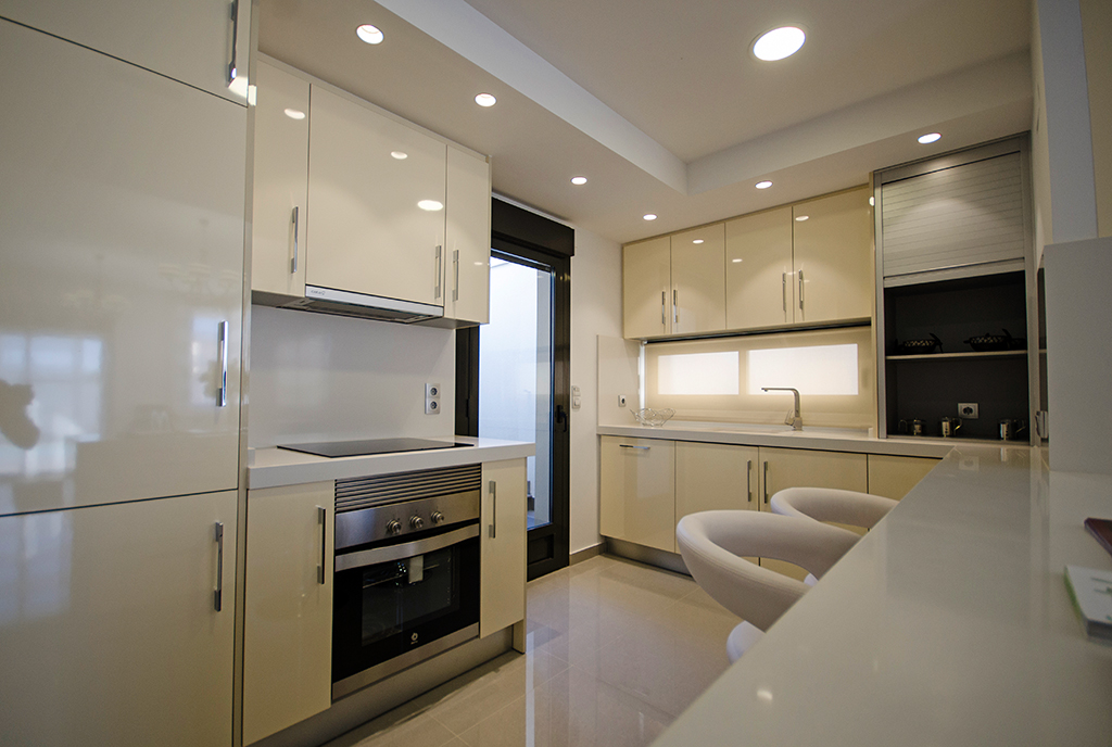 fragment komfortowo wyposażonej kuchni w ekskluzywnej willi na sprzedaż Hiszpania (Lorca)