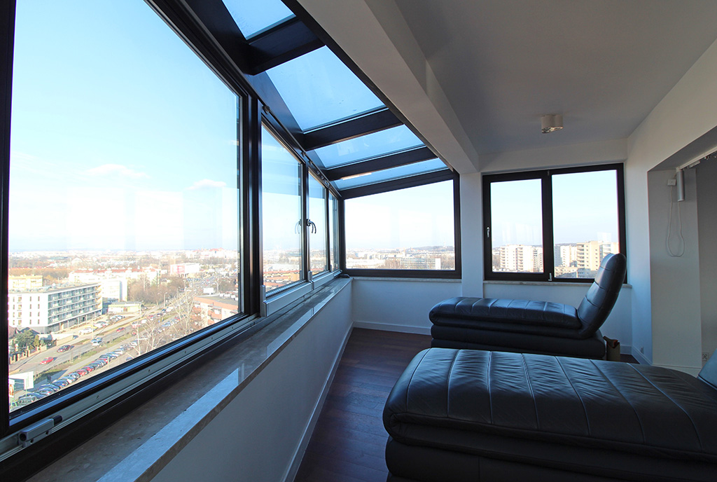 imponujący widok z okien luksusowego apartamentu do sprzedaży Kraków