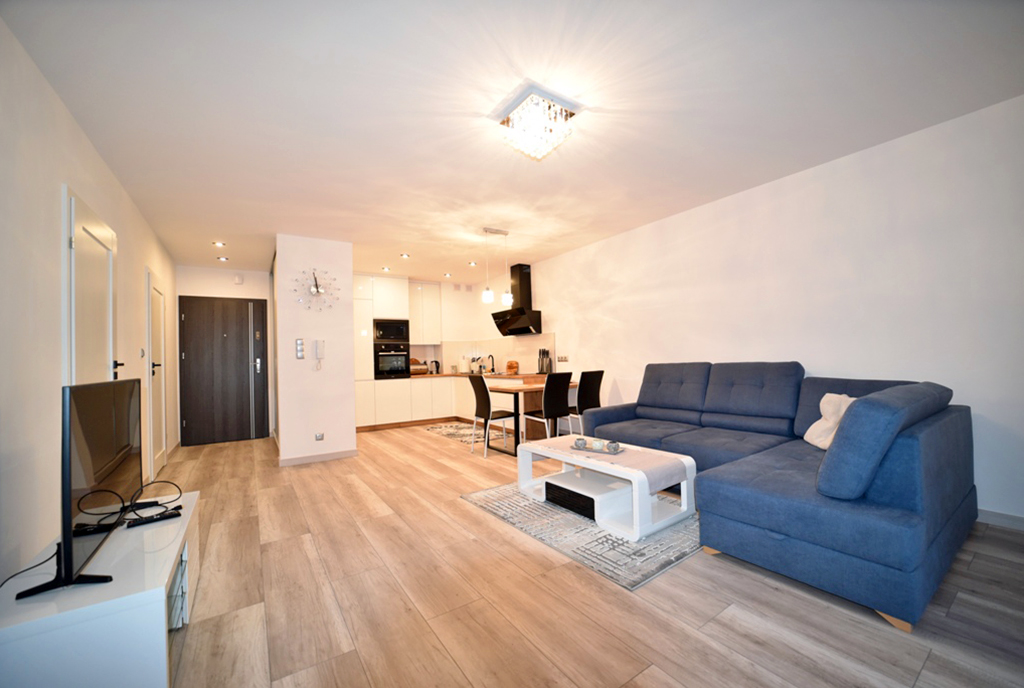 przestronne i komfortowe wnętrze ekskluzywnego apartamentu do wynajęcia Bolesławiec