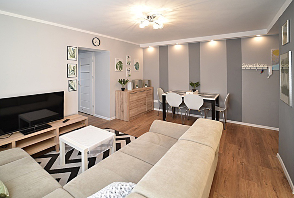 eleganckie wnętrze jednego z pokoi w ekskluzywnym apartamencie na wynajem Bolesławiec