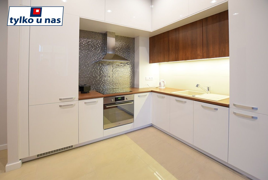 nowoczesna kuchnia w zabudowie w luksusowym apartamencie do wynajmu Suwałki