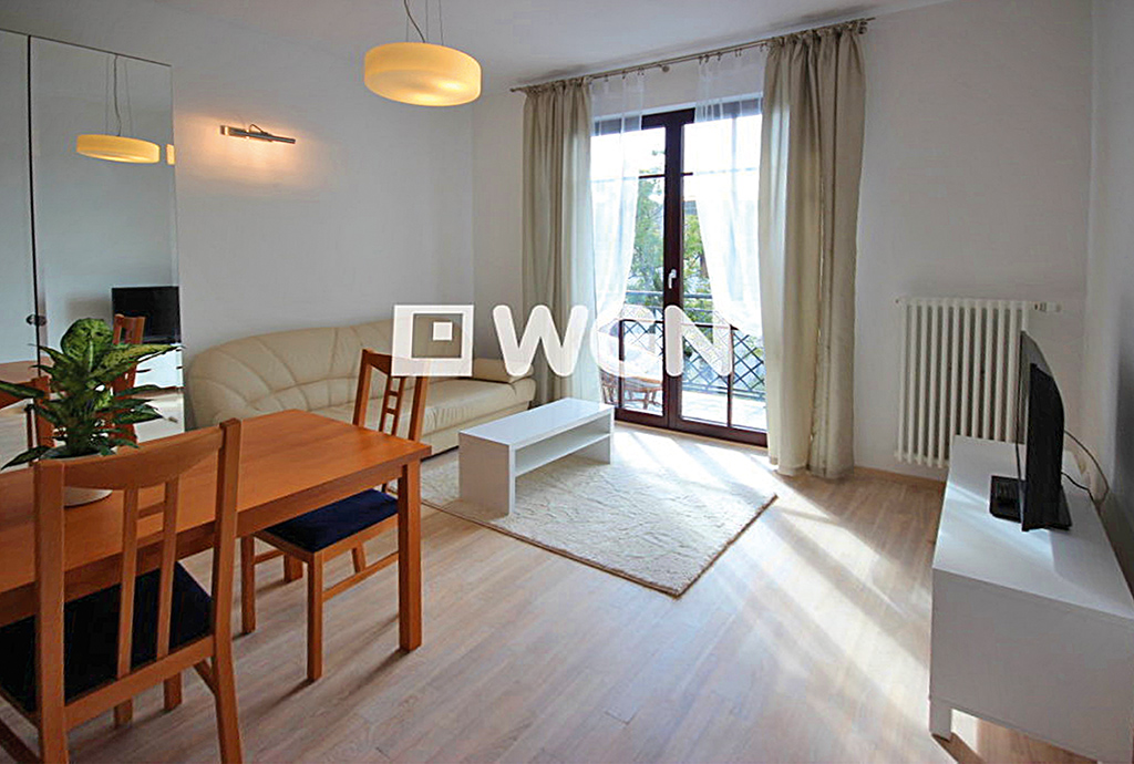 słoneczny pokój dzienny w luksusowym apartamencie na wynajem Szczecin