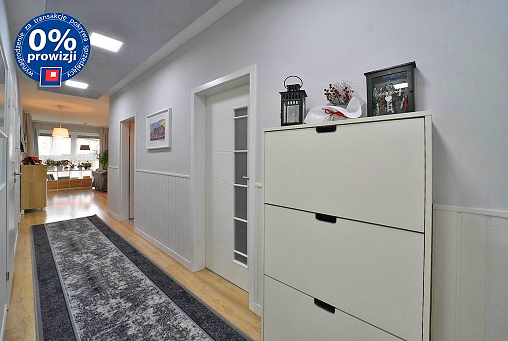 funkcjonalny hol w ekskluzywnym apartamencie do sprzedaży Bolesławiec