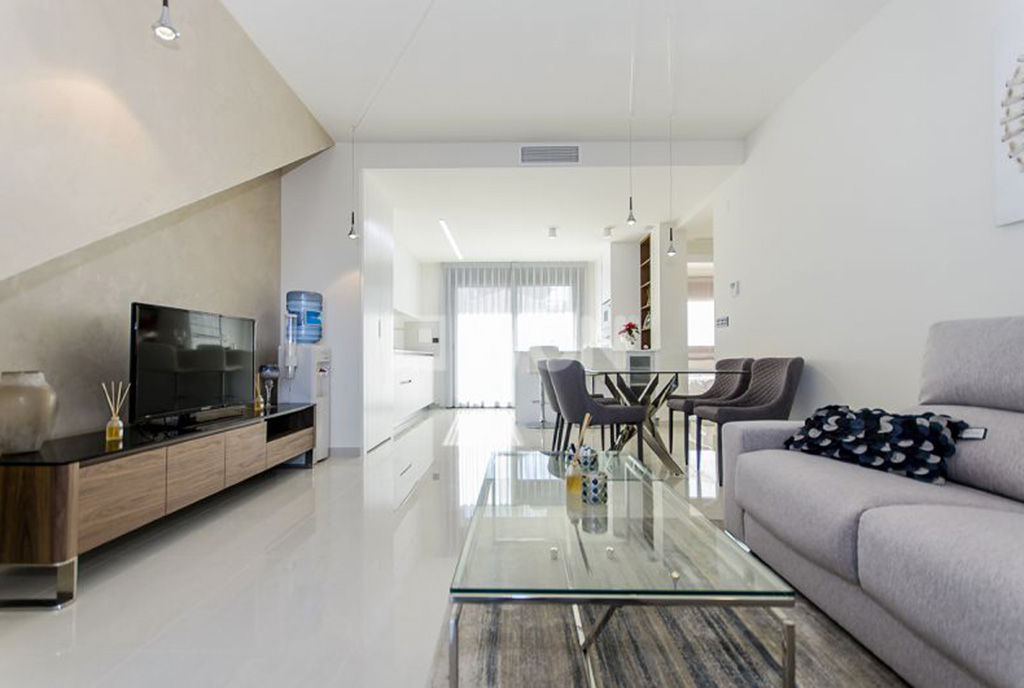elegancki salon w ekskluzywnym apartamencie do sprzedaży Hiszpania (Torreviej)