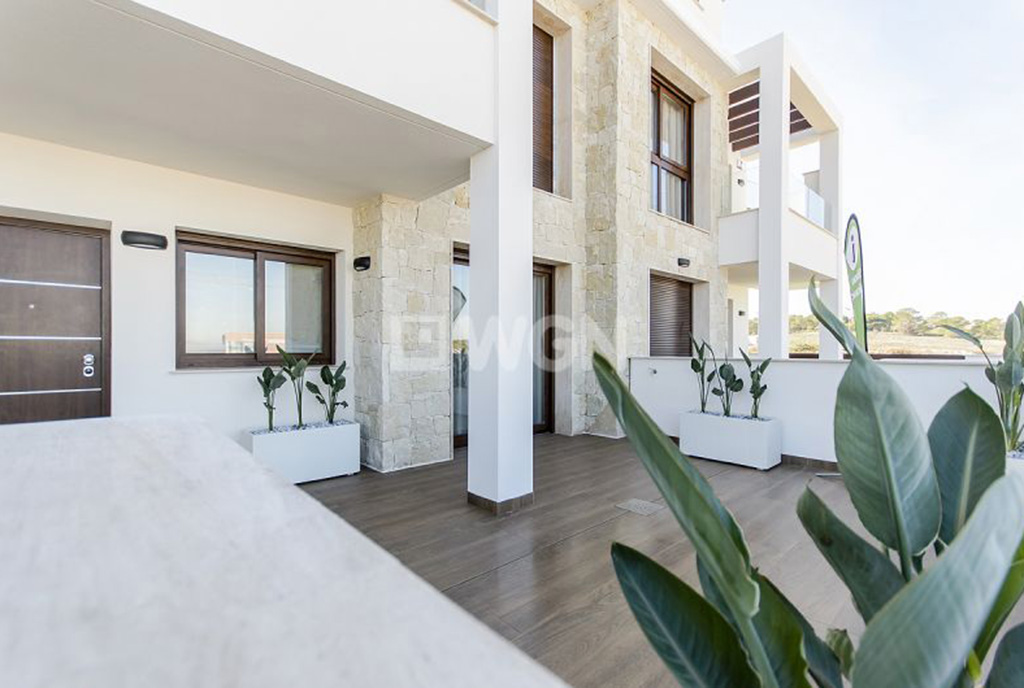 imponujących rozmiarów taras przy ekskluzywnym apartamencie do sprzedaży Hiszpania (Torreviej)