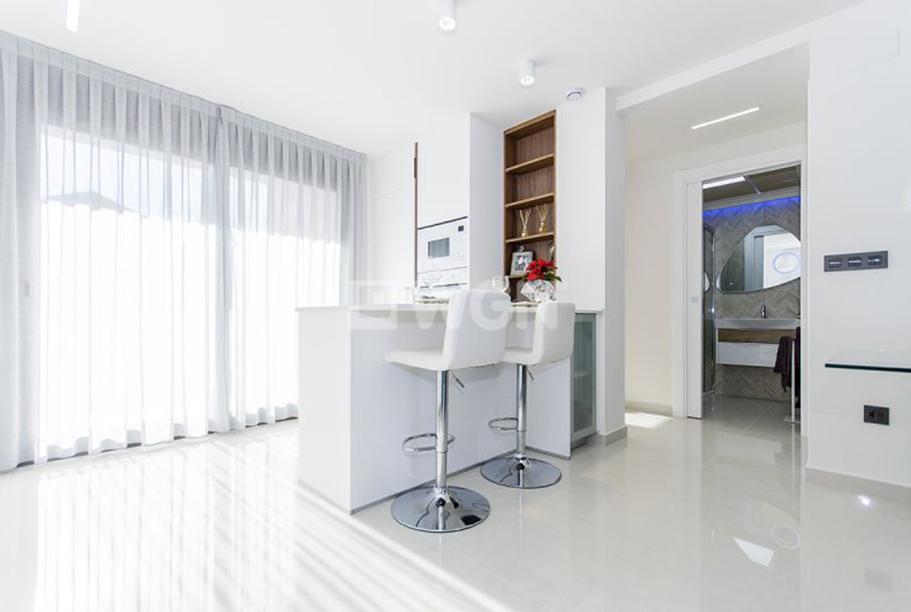 widok na aneks kuchenny w luksusowym apartamencie na sprzedaż Hiszpania (Torreviej)