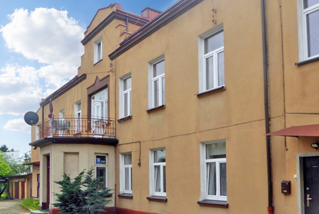 widok z boku na ekskluzywną willę na sprzedaż Piotrków Trybunalski