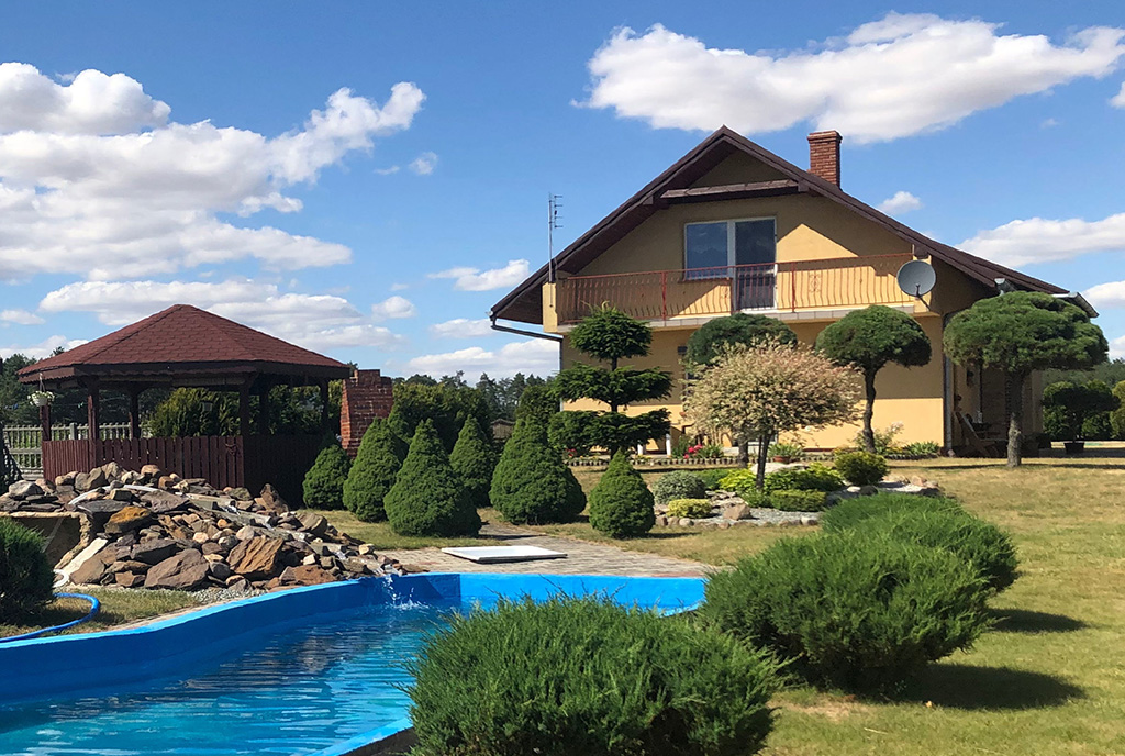 basen przed ekskluzywną willą do sprzedaży Kluczbork (okolice)