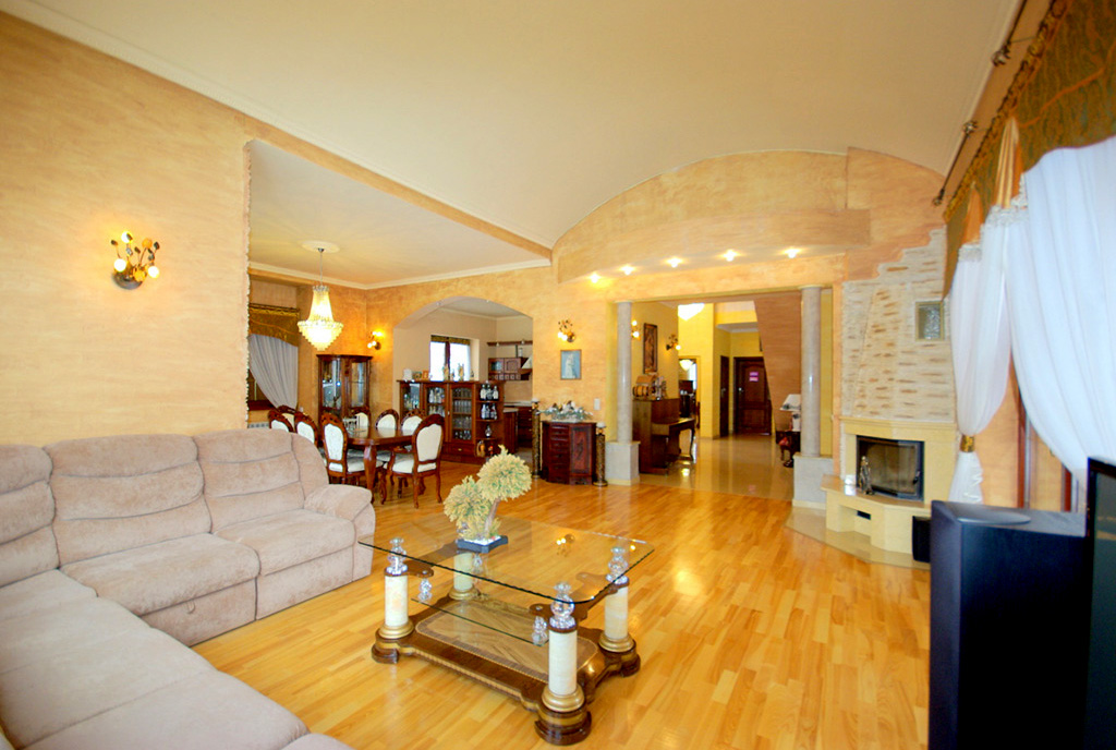 elegancki salon w ekskluzywnej willi do sprzedaży Legnica (okolice)