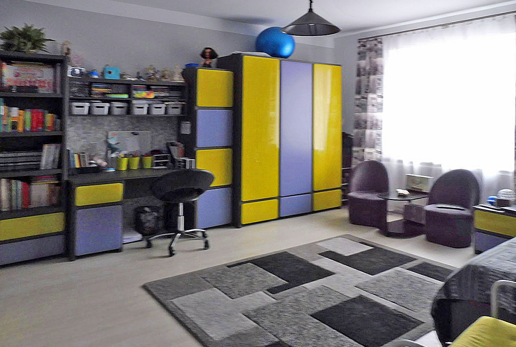 widok na pokój dla dziecka w luksusowym apartamencie do sprzedaży Mazury