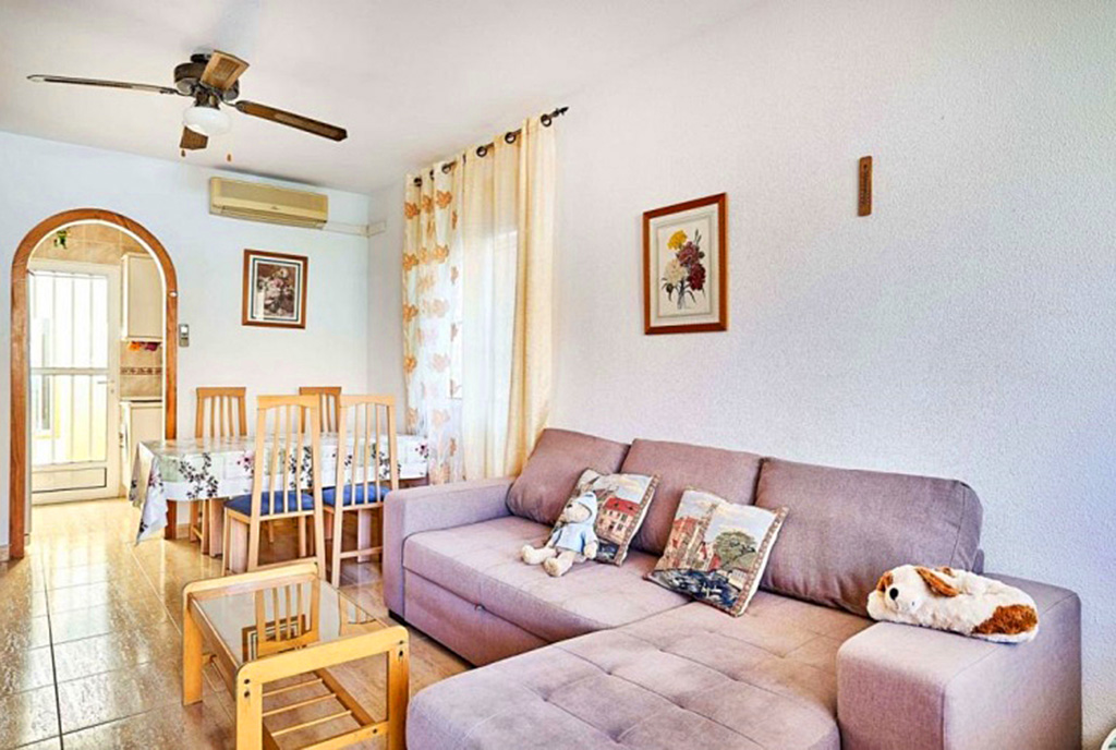 widok na salon w luksusowej willi na sprzedaż Hiszpania (Costa Blanca, Orihuela Costa)