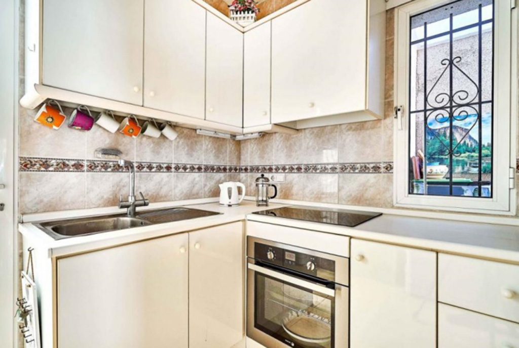 nowoczesna kuchnia w zabudowie w ekskluzywnej willi do sprzedaży Hiszpania (Costa Blanca, Orihuela Costa)