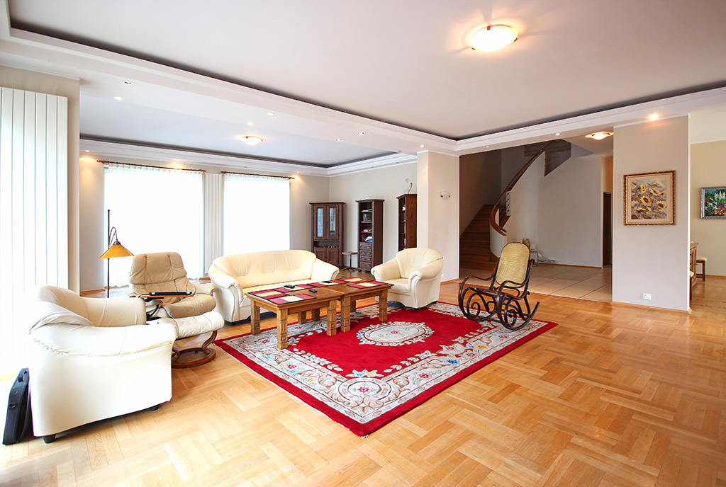 kameralny salon w luksusowej willi do wynajęcia Szczecin (okolice)