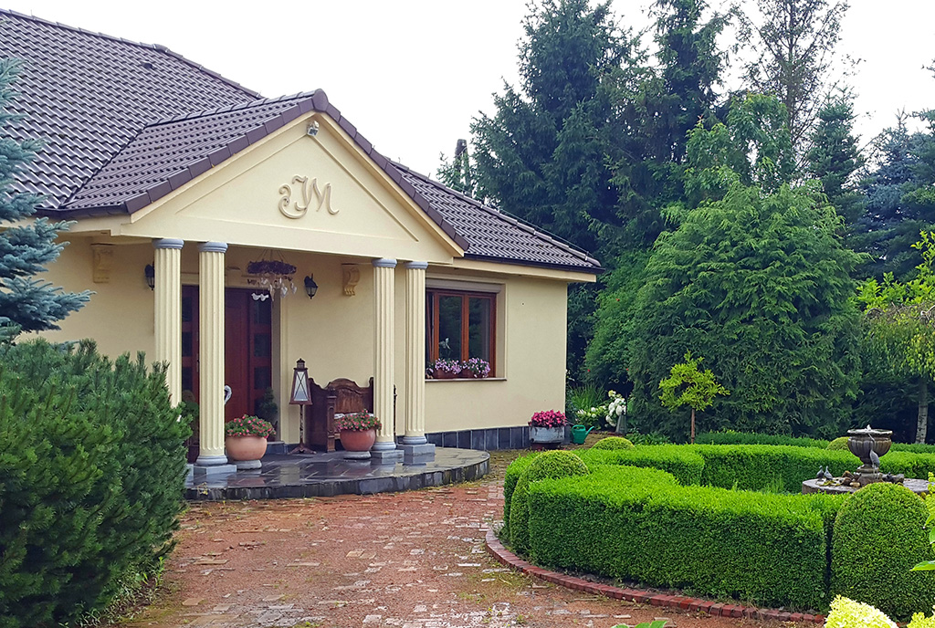 reprezentacyjne wejście do kolumnami do luksusowej willi na sprzedaż Gorzów Wielkopolski (okolice)