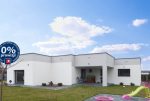 widok od strony ogrodu na ekskluzywną willę do sprzedaży Piotrków Trybunalski