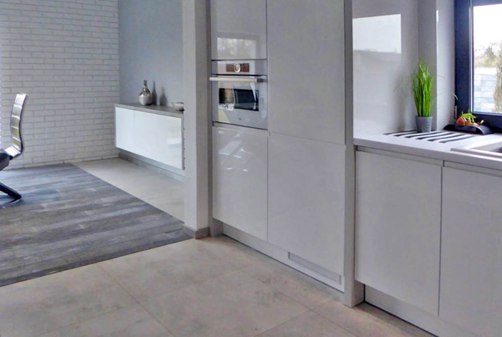 komfortowa kuchnia w zabudowie w ekskluzywnej willi do sprzedaży Piotrków Trybunalski